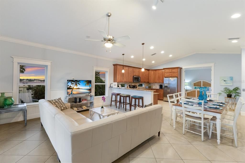 待售: $2,450,000 (4 贝兹, 3 浴室, 2113 平方英尺)