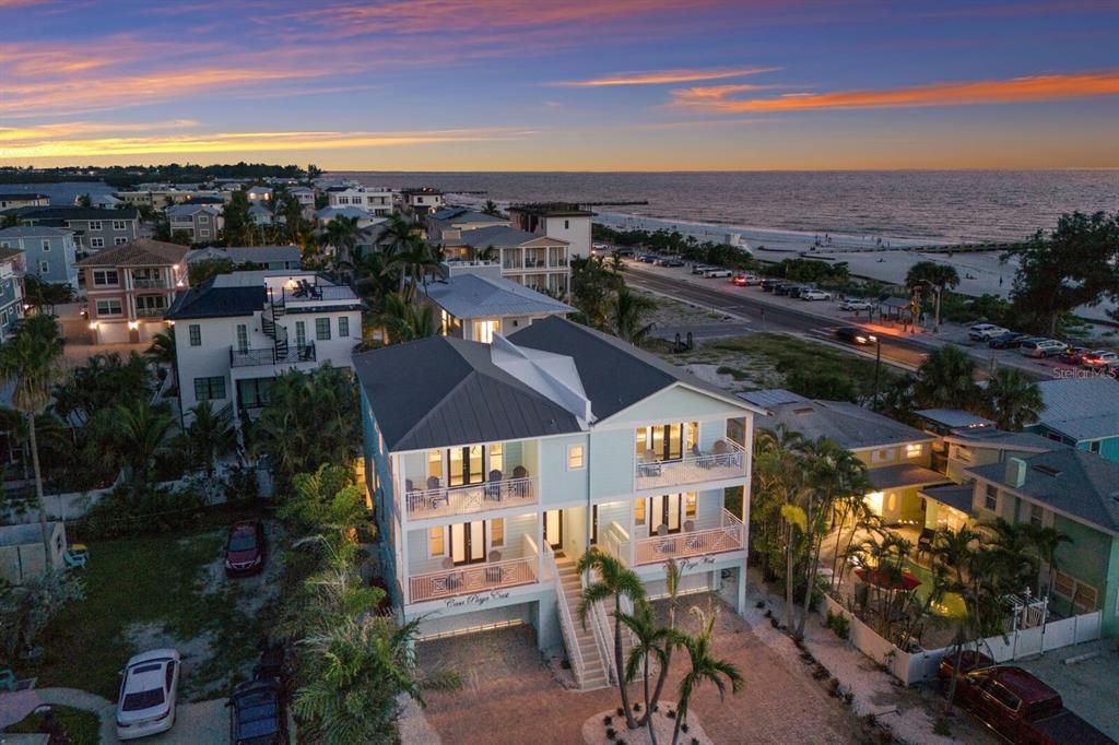 待售: $2,450,000 (4 贝兹, 3 浴室, 2113 平方英尺)