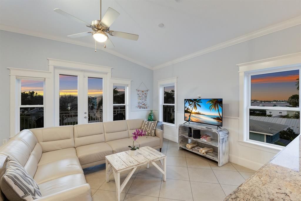 待售: $2,450,000 (4 贝兹, 3 浴室, 2113 平方英尺)