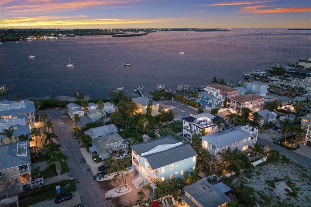 待售: $2,450,000 (4 贝兹, 3 浴室, 2113 平方英尺)