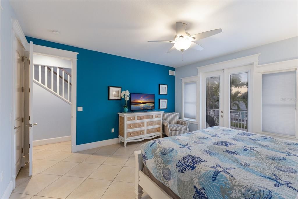 待售: $2,450,000 (4 贝兹, 3 浴室, 2113 平方英尺)