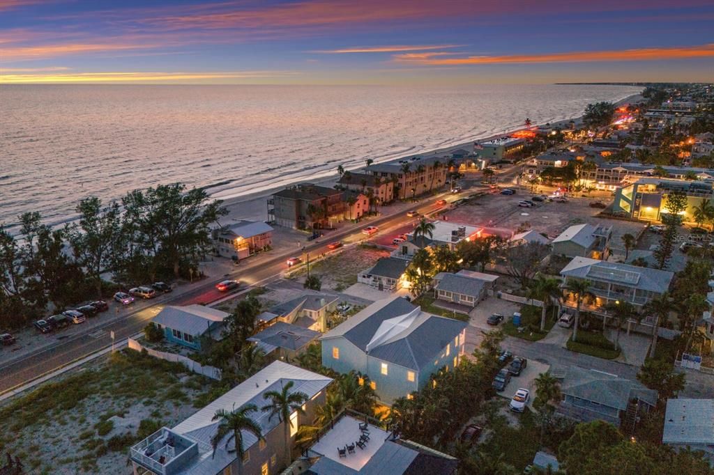 待售: $2,450,000 (4 贝兹, 3 浴室, 2113 平方英尺)