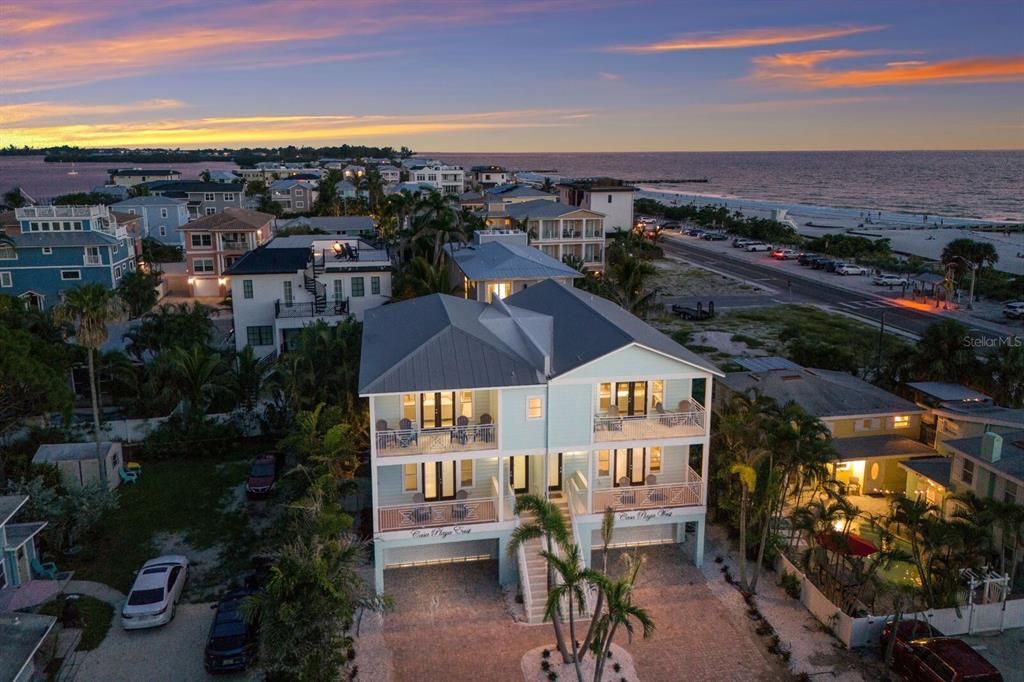 待售: $2,450,000 (4 贝兹, 3 浴室, 2113 平方英尺)