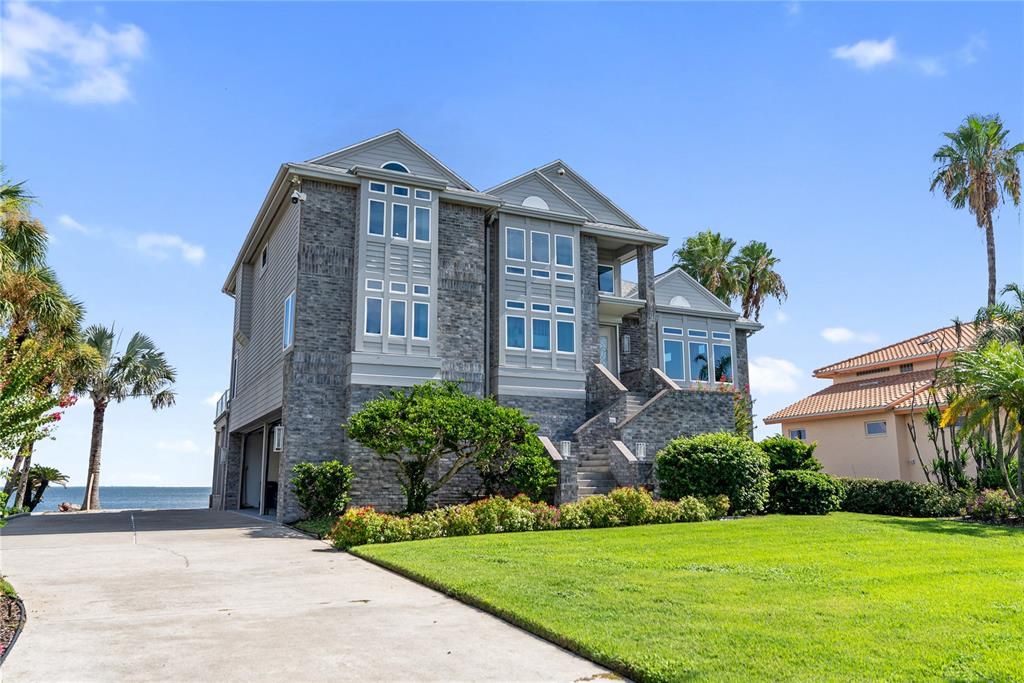 For Sale: $4,495,000 (4 beds, 3 baths, 4576 Square Feet)