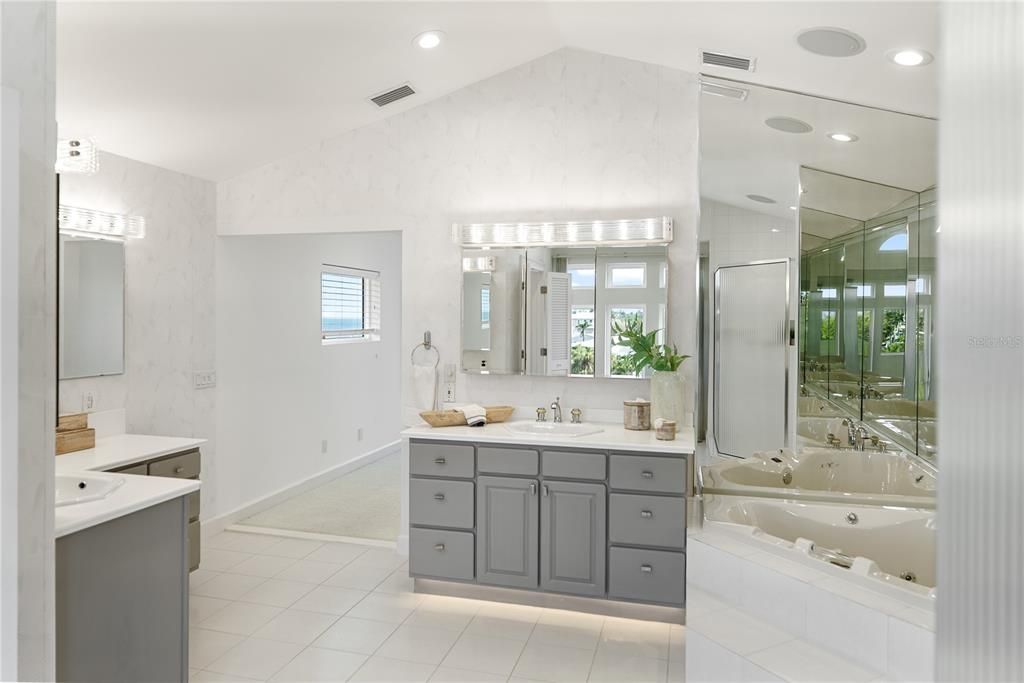 For Sale: $4,495,000 (4 beds, 3 baths, 4576 Square Feet)