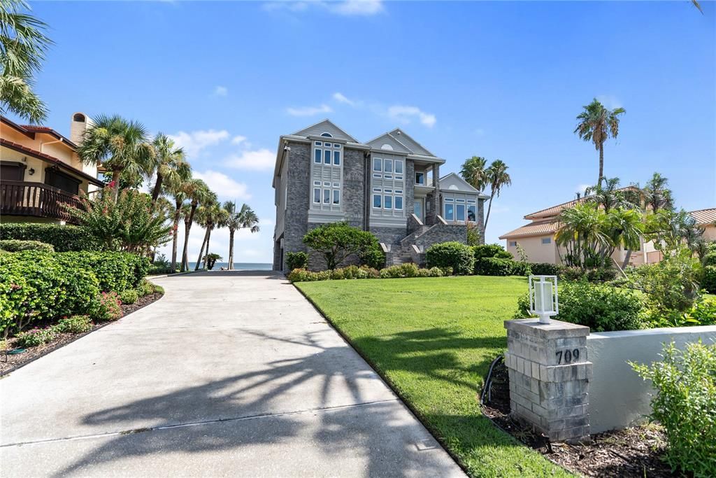 For Sale: $4,495,000 (4 beds, 3 baths, 4576 Square Feet)