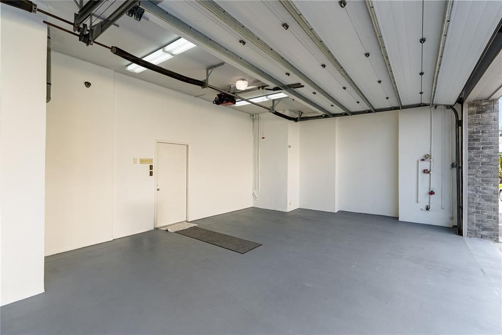 For Sale: $4,495,000 (4 beds, 3 baths, 4576 Square Feet)