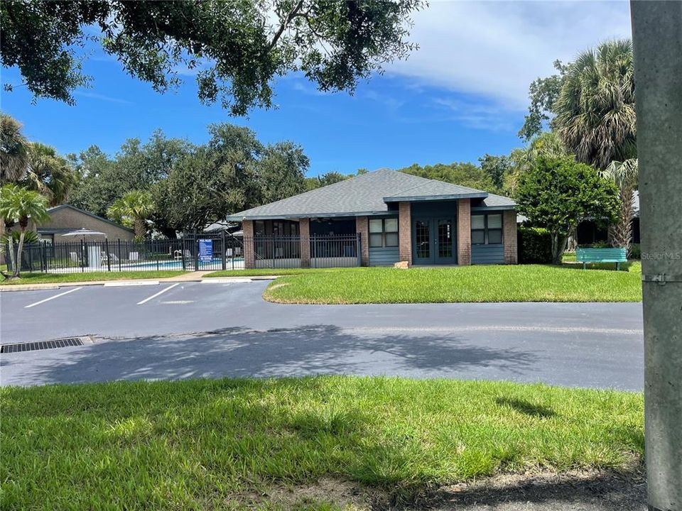 合同活跃: $243,900 (2 贝兹, 2 浴室, 1126 平方英尺)