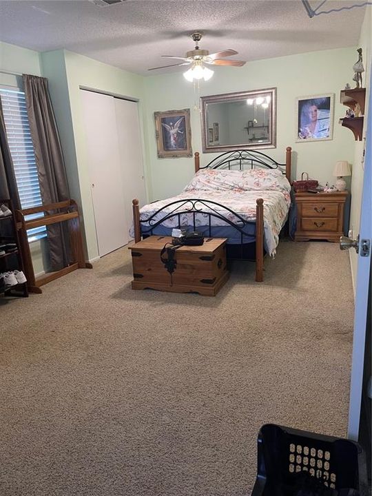 合同活跃: $243,900 (2 贝兹, 2 浴室, 1126 平方英尺)