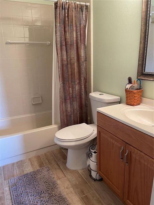 合同活跃: $243,900 (2 贝兹, 2 浴室, 1126 平方英尺)