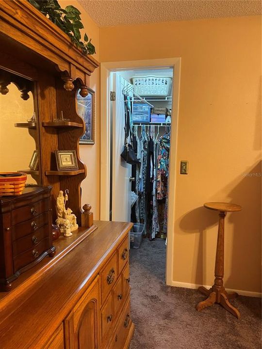 合同活跃: $243,900 (2 贝兹, 2 浴室, 1126 平方英尺)