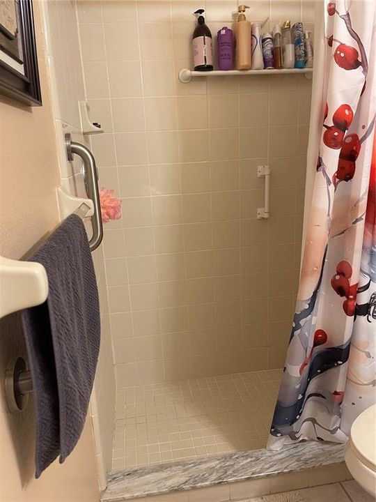 合同活跃: $243,900 (2 贝兹, 2 浴室, 1126 平方英尺)