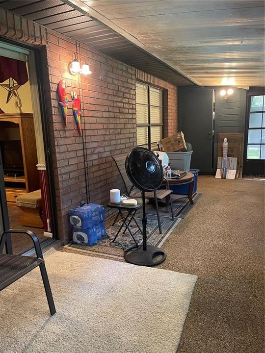 合同活跃: $243,900 (2 贝兹, 2 浴室, 1126 平方英尺)