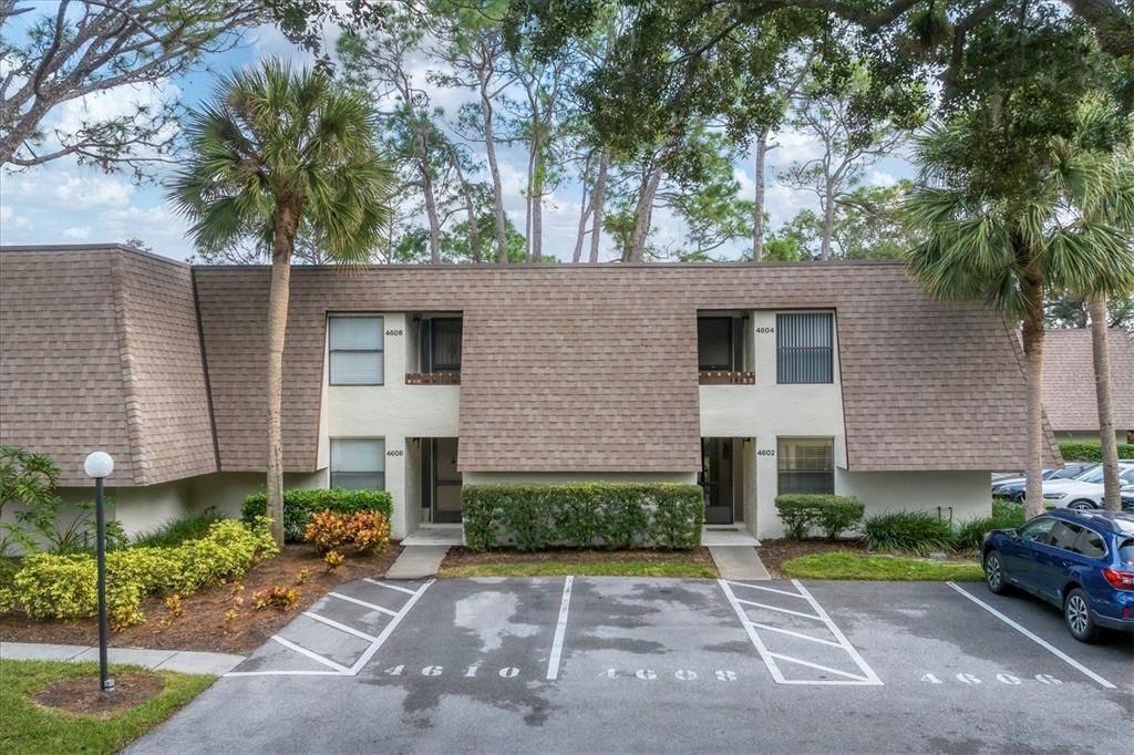 Active With Contract: $1,800 (2 beds, 2 baths, 967 Square Feet)