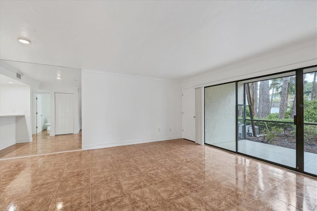 Active With Contract: $1,800 (2 beds, 2 baths, 967 Square Feet)