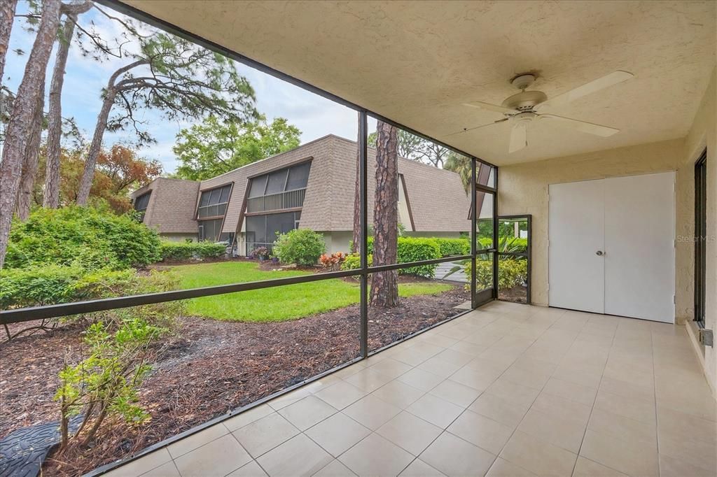 Active With Contract: $1,800 (2 beds, 2 baths, 967 Square Feet)