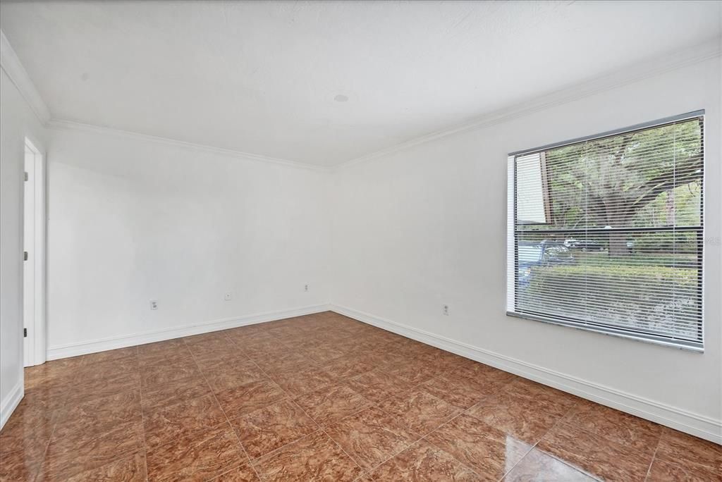 Active With Contract: $1,800 (2 beds, 2 baths, 967 Square Feet)