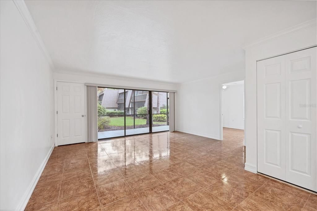 Active With Contract: $1,800 (2 beds, 2 baths, 967 Square Feet)