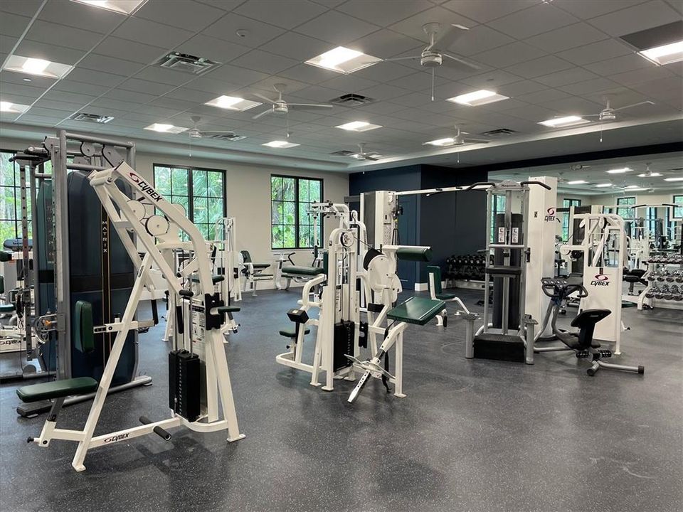 Active With Contract: $1,800 (2 beds, 2 baths, 967 Square Feet)