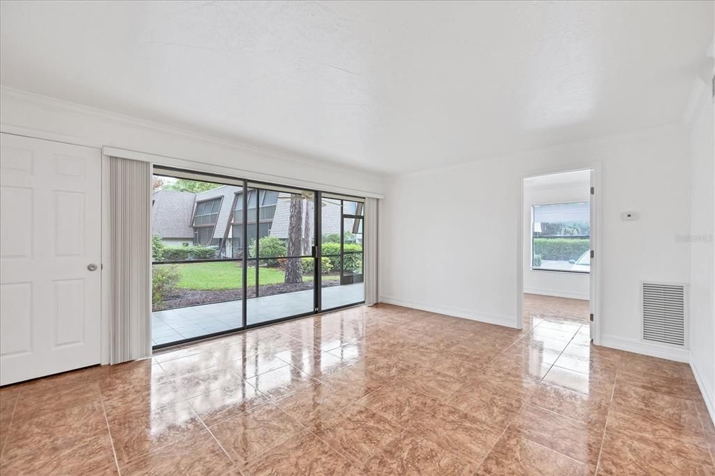 Active With Contract: $1,800 (2 beds, 2 baths, 967 Square Feet)