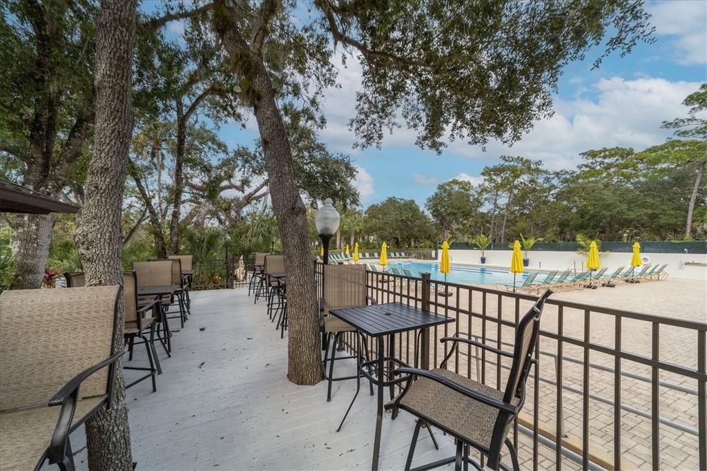 Active With Contract: $1,800 (2 beds, 2 baths, 967 Square Feet)