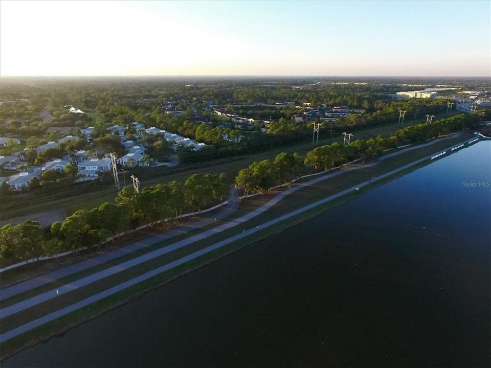 Active With Contract: $1,800 (2 beds, 2 baths, 967 Square Feet)