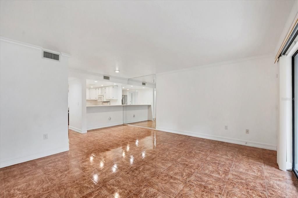 Active With Contract: $1,800 (2 beds, 2 baths, 967 Square Feet)