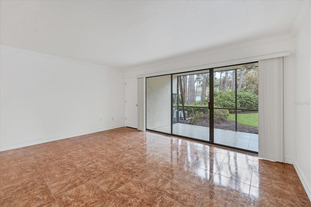 Active With Contract: $1,800 (2 beds, 2 baths, 967 Square Feet)