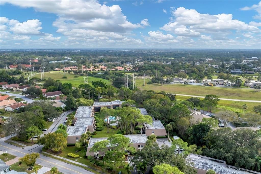 Active With Contract: $1,800 (2 beds, 2 baths, 967 Square Feet)