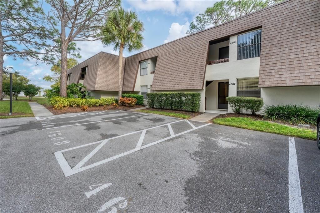 Active With Contract: $1,800 (2 beds, 2 baths, 967 Square Feet)