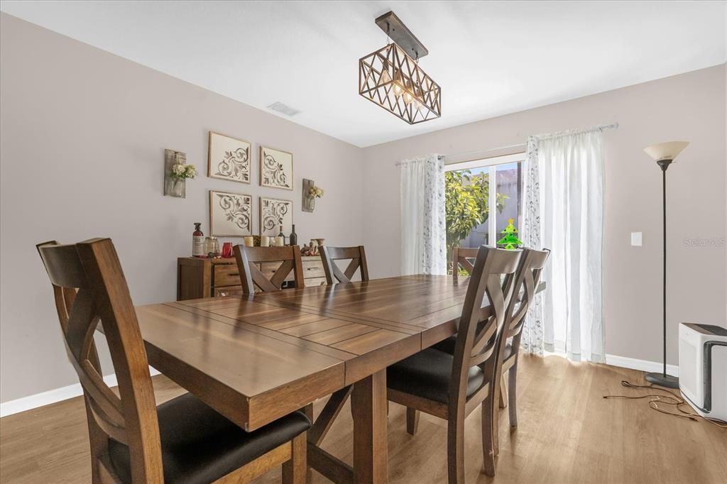 待售: $275,000 (3 贝兹, 2 浴室, 1703 平方英尺)