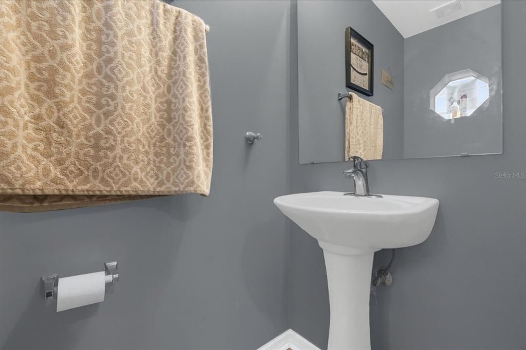 待售: $275,000 (3 贝兹, 2 浴室, 1703 平方英尺)