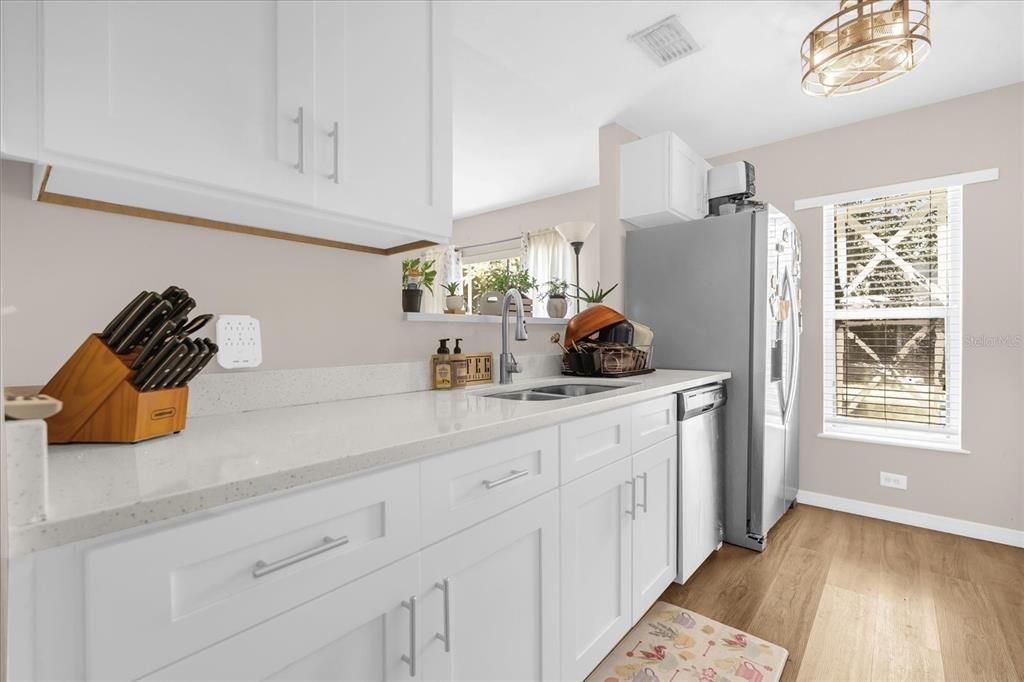 待售: $275,000 (3 贝兹, 2 浴室, 1703 平方英尺)