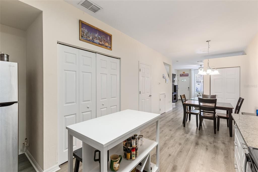 Под контрактом: $189,900 (2 спален, 2 ванн, 1172 Квадратных фут)