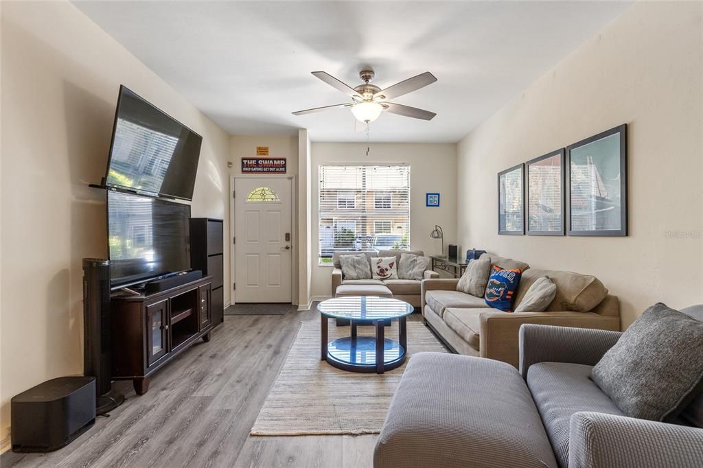 Под контрактом: $189,900 (2 спален, 2 ванн, 1172 Квадратных фут)