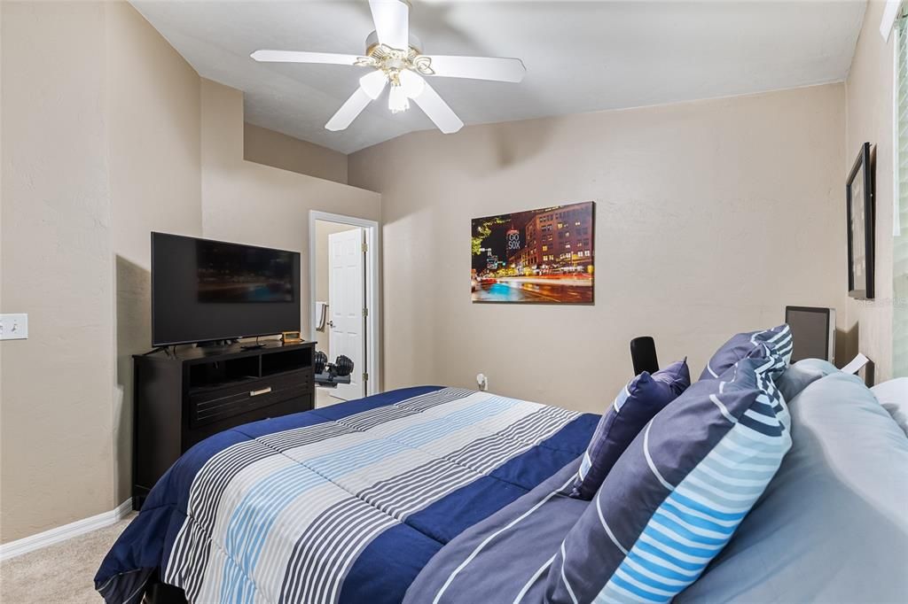 Под контрактом: $189,900 (2 спален, 2 ванн, 1172 Квадратных фут)