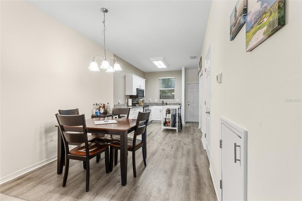 Под контрактом: $189,900 (2 спален, 2 ванн, 1172 Квадратных фут)