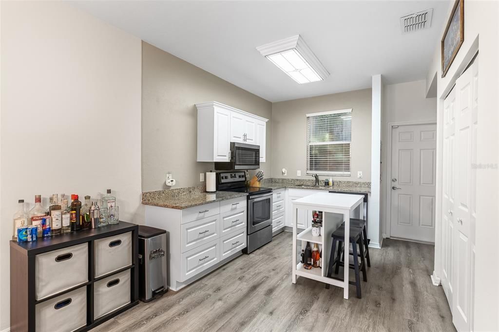 Под контрактом: $189,900 (2 спален, 2 ванн, 1172 Квадратных фут)