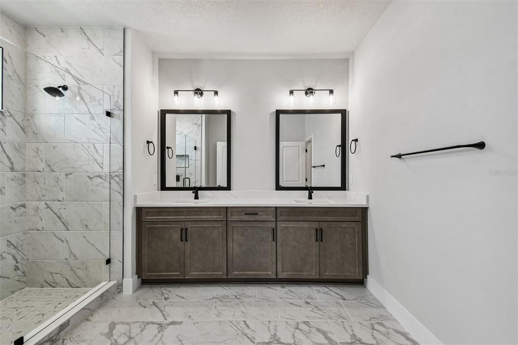 Activo con contrato: $639,990 (4 camas, 2 baños, 2972 Pies cuadrados)