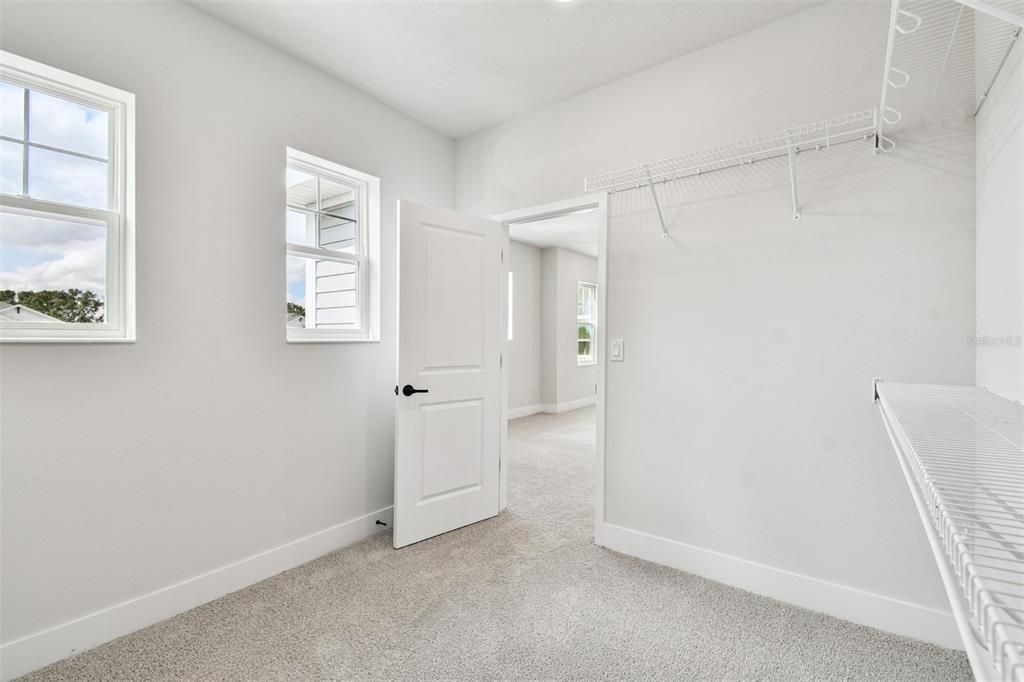 Activo con contrato: $639,990 (4 camas, 2 baños, 2972 Pies cuadrados)