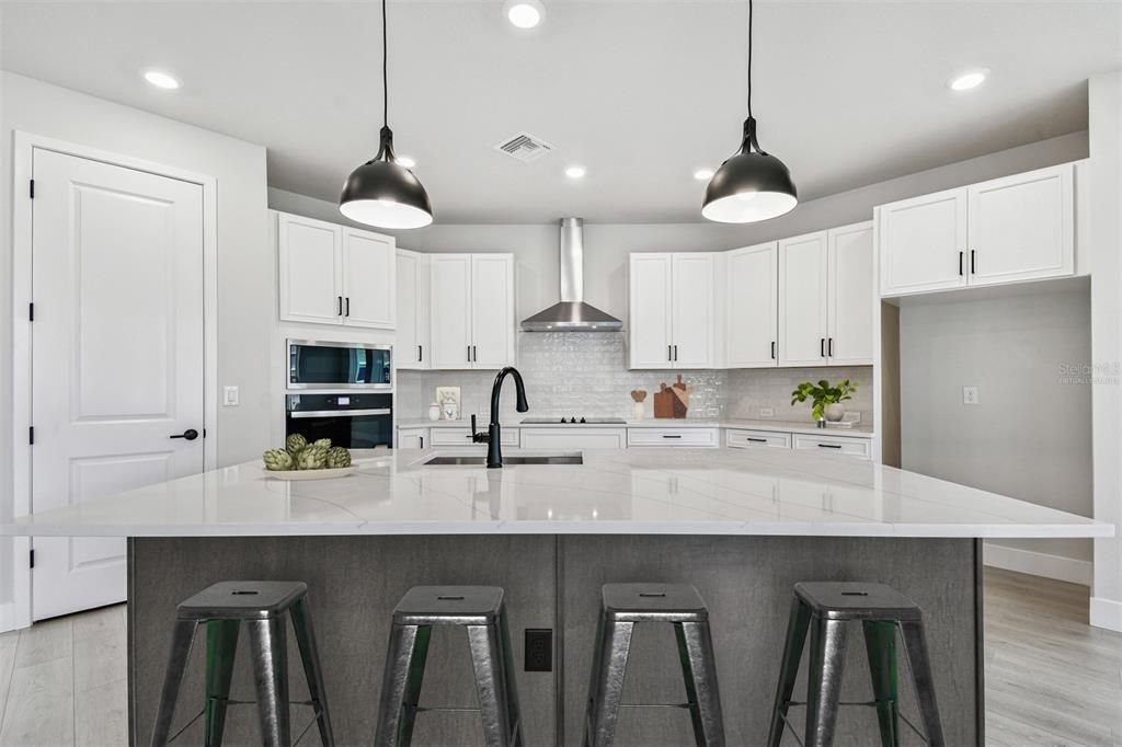 Activo con contrato: $639,990 (4 camas, 2 baños, 2972 Pies cuadrados)