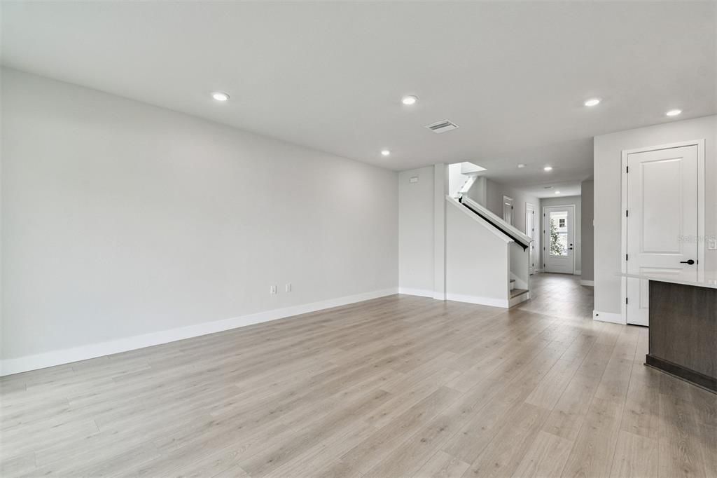 Activo con contrato: $639,990 (4 camas, 2 baños, 2972 Pies cuadrados)