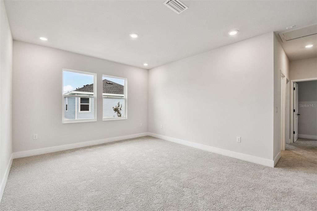 Activo con contrato: $639,990 (4 camas, 2 baños, 2972 Pies cuadrados)