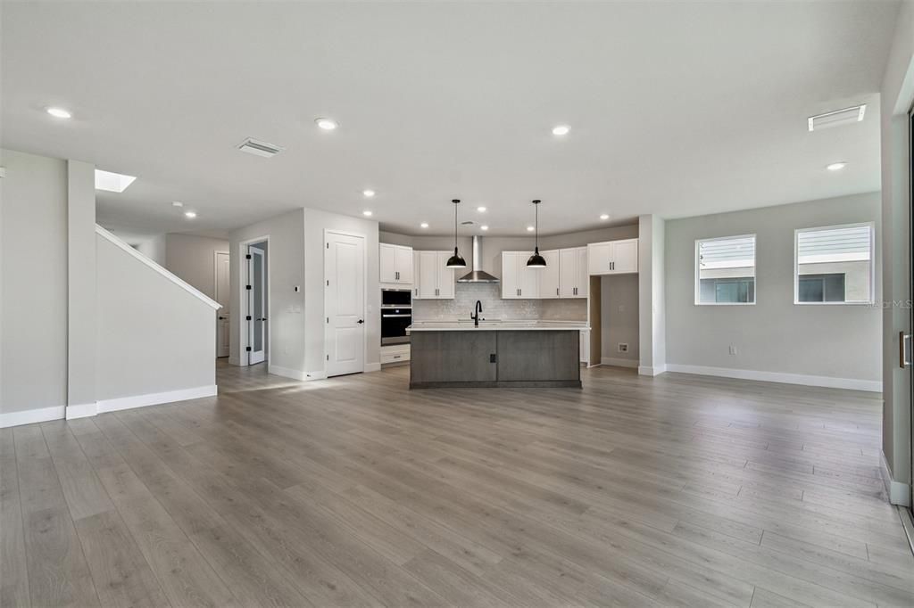 Activo con contrato: $639,990 (4 camas, 2 baños, 2972 Pies cuadrados)