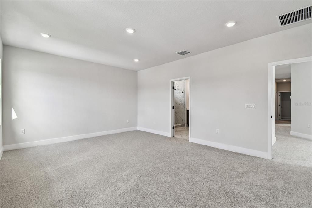 Activo con contrato: $639,990 (4 camas, 2 baños, 2972 Pies cuadrados)