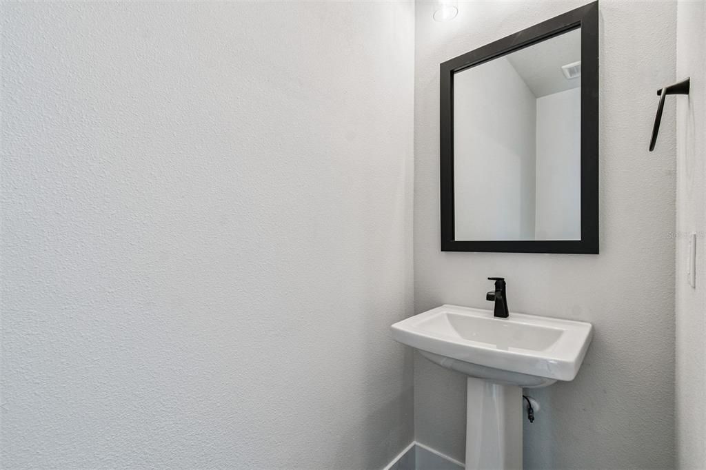 Activo con contrato: $639,990 (4 camas, 2 baños, 2972 Pies cuadrados)