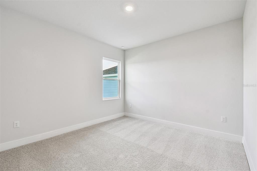 Activo con contrato: $639,990 (4 camas, 2 baños, 2972 Pies cuadrados)