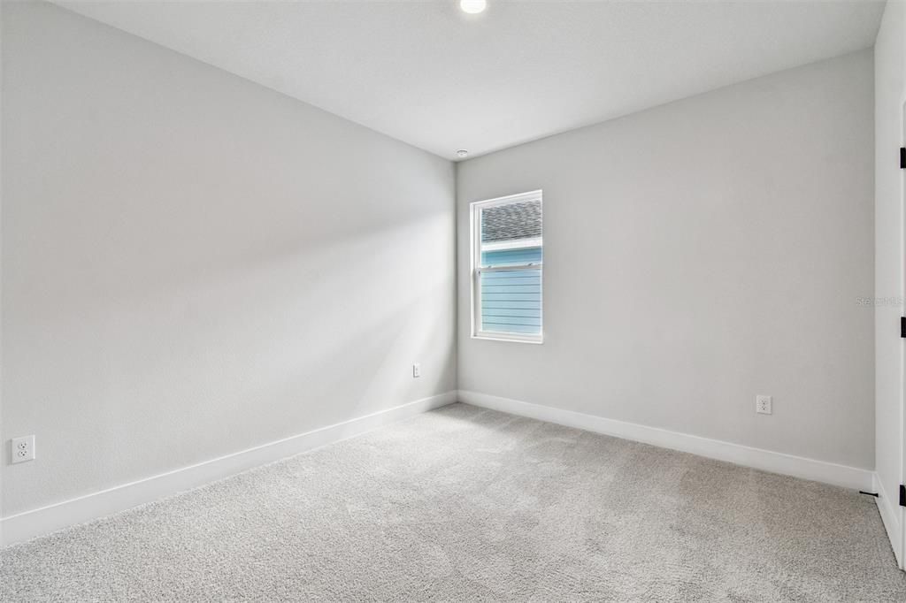 Activo con contrato: $639,990 (4 camas, 2 baños, 2972 Pies cuadrados)