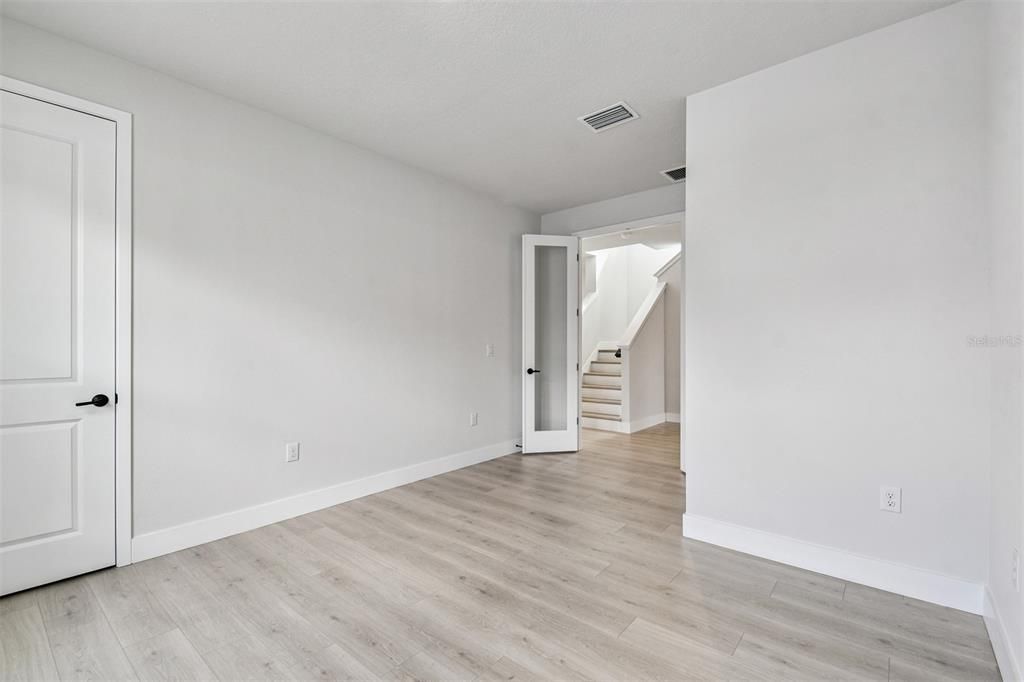 Activo con contrato: $639,990 (4 camas, 2 baños, 2972 Pies cuadrados)