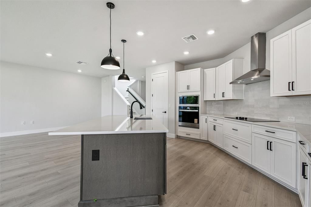 Activo con contrato: $639,990 (4 camas, 2 baños, 2972 Pies cuadrados)